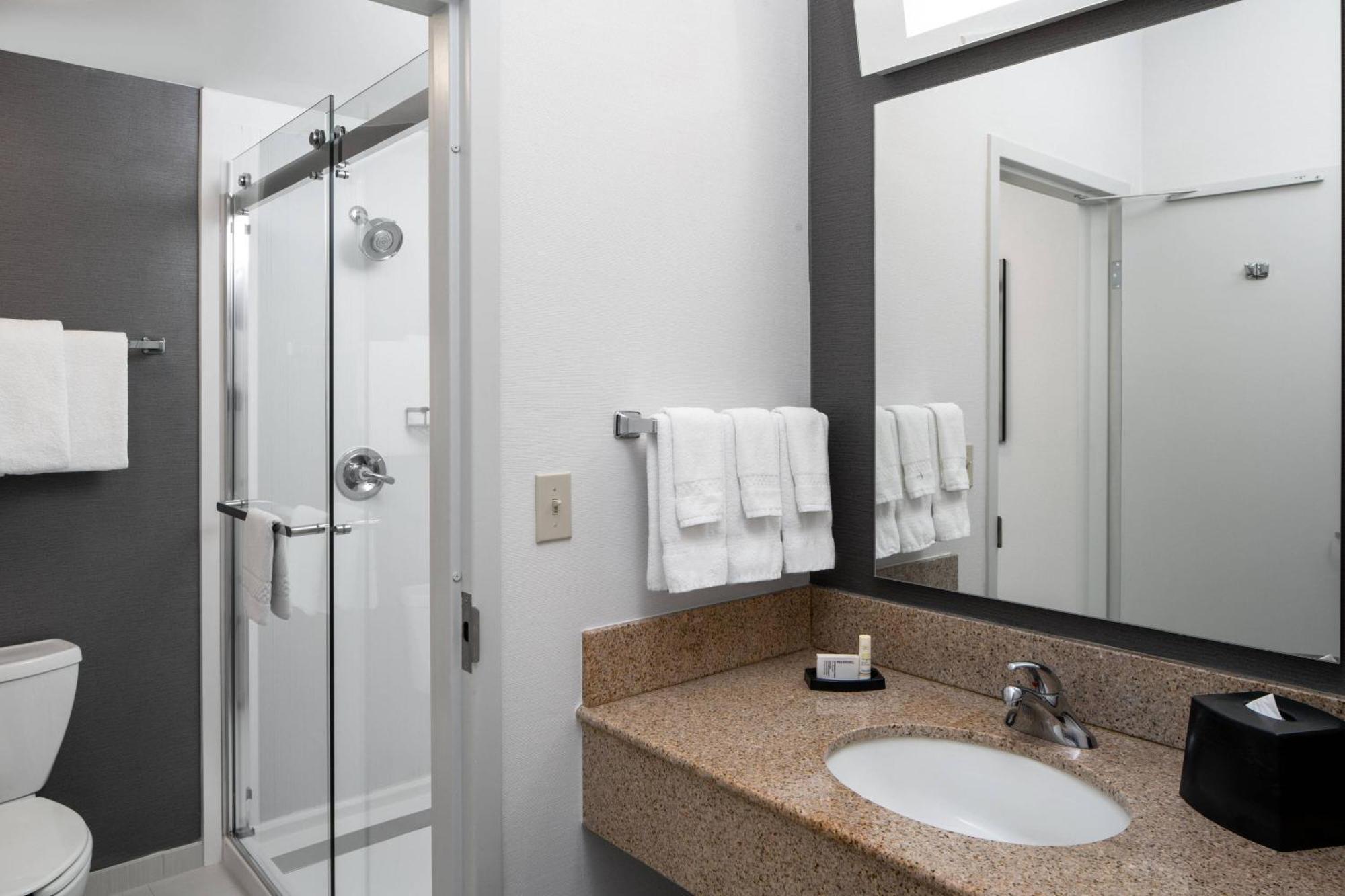 Courtyard By Marriott Dulles Airport Herndon/Reston Exterior photo