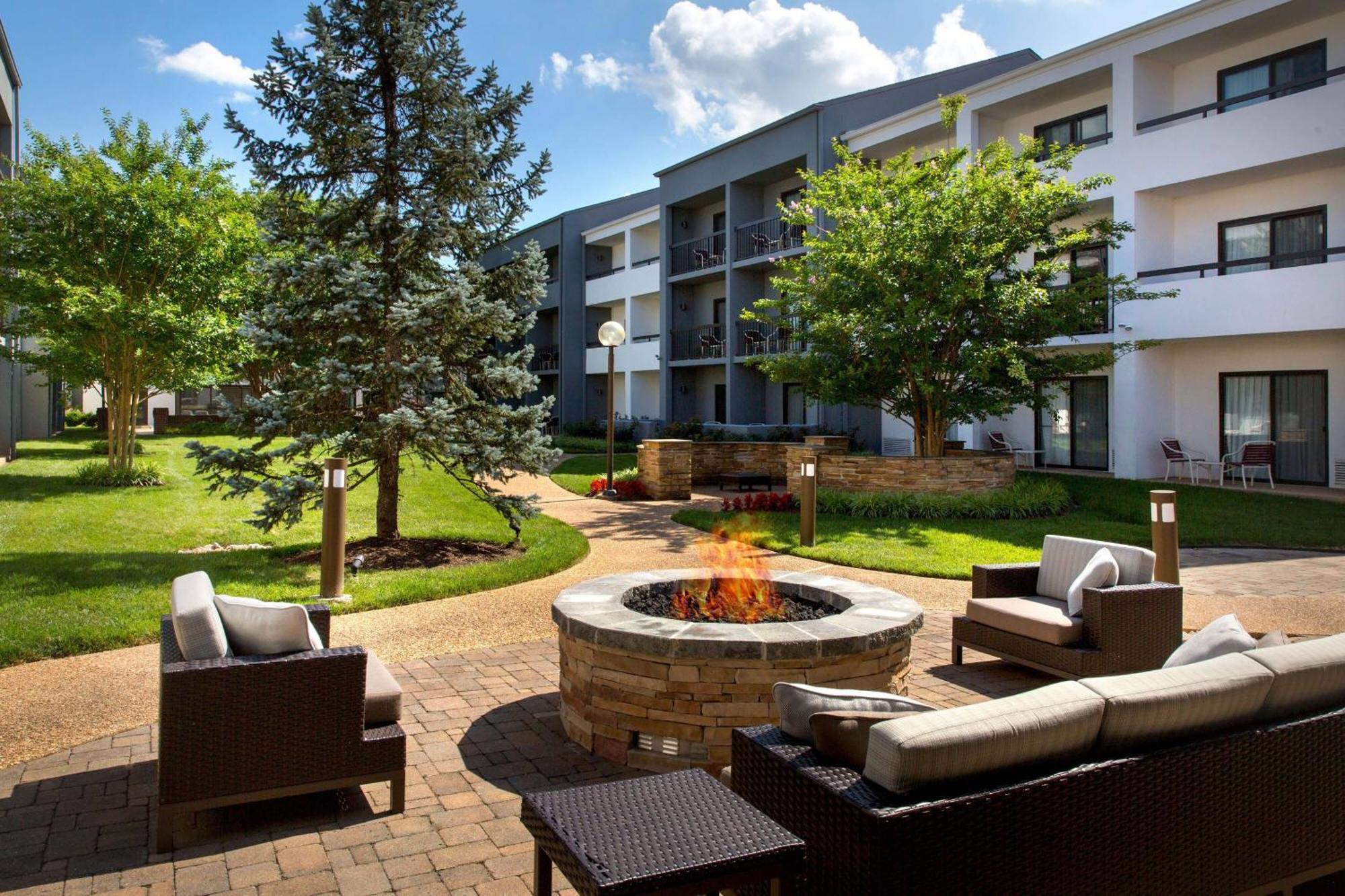 Courtyard By Marriott Dulles Airport Herndon/Reston Exterior photo