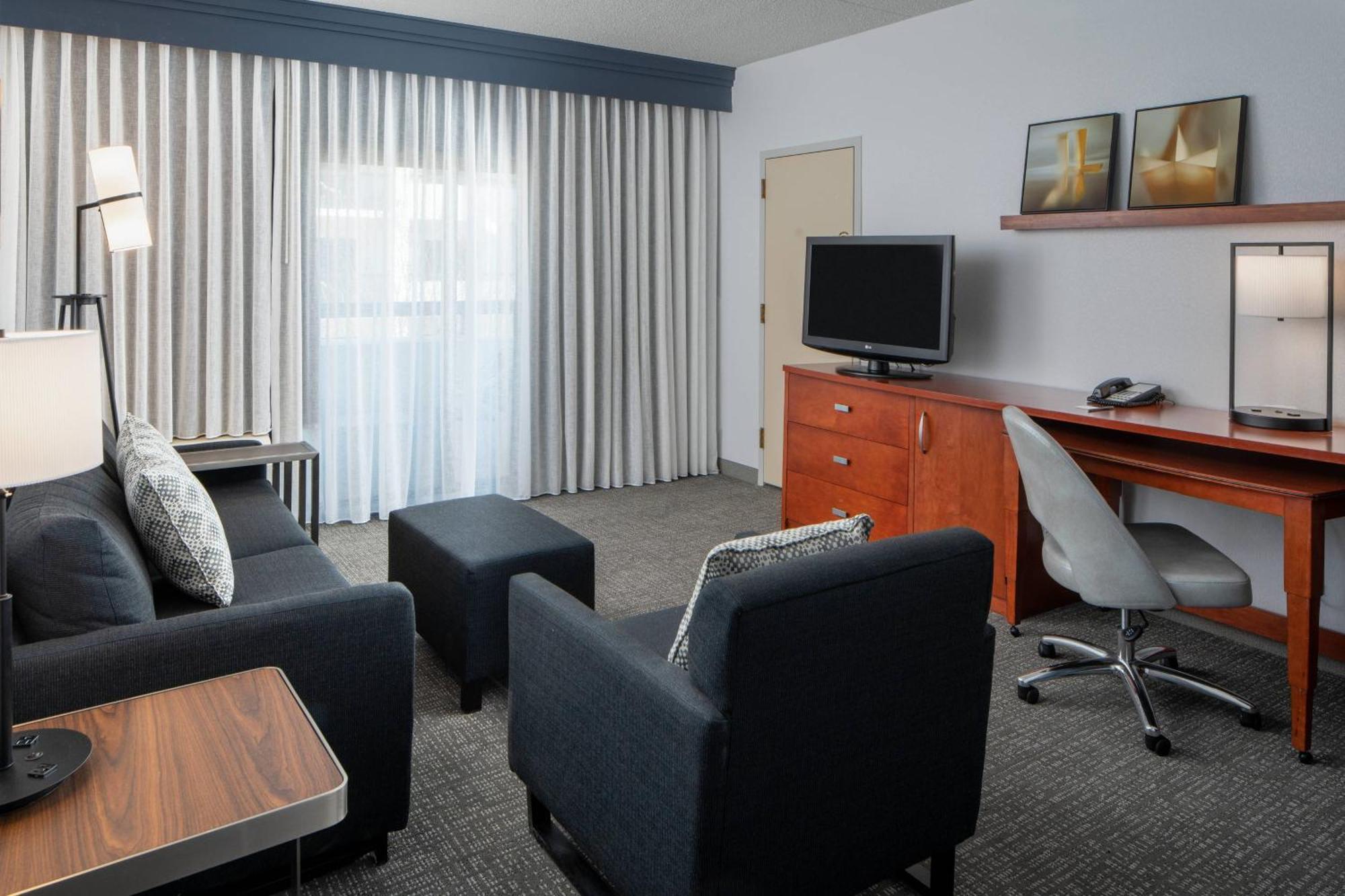 Courtyard By Marriott Dulles Airport Herndon/Reston Exterior photo