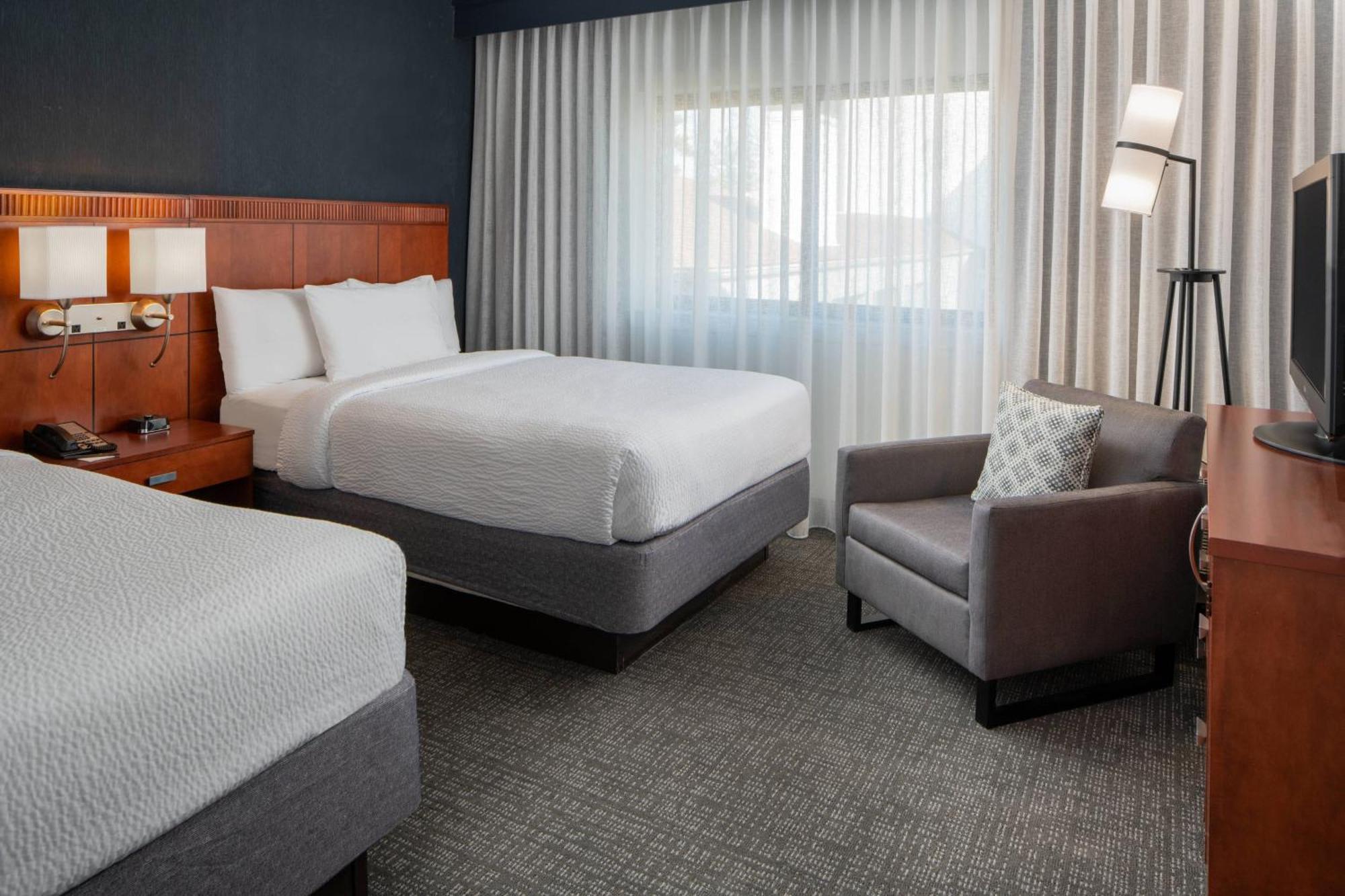 Courtyard By Marriott Dulles Airport Herndon/Reston Exterior photo