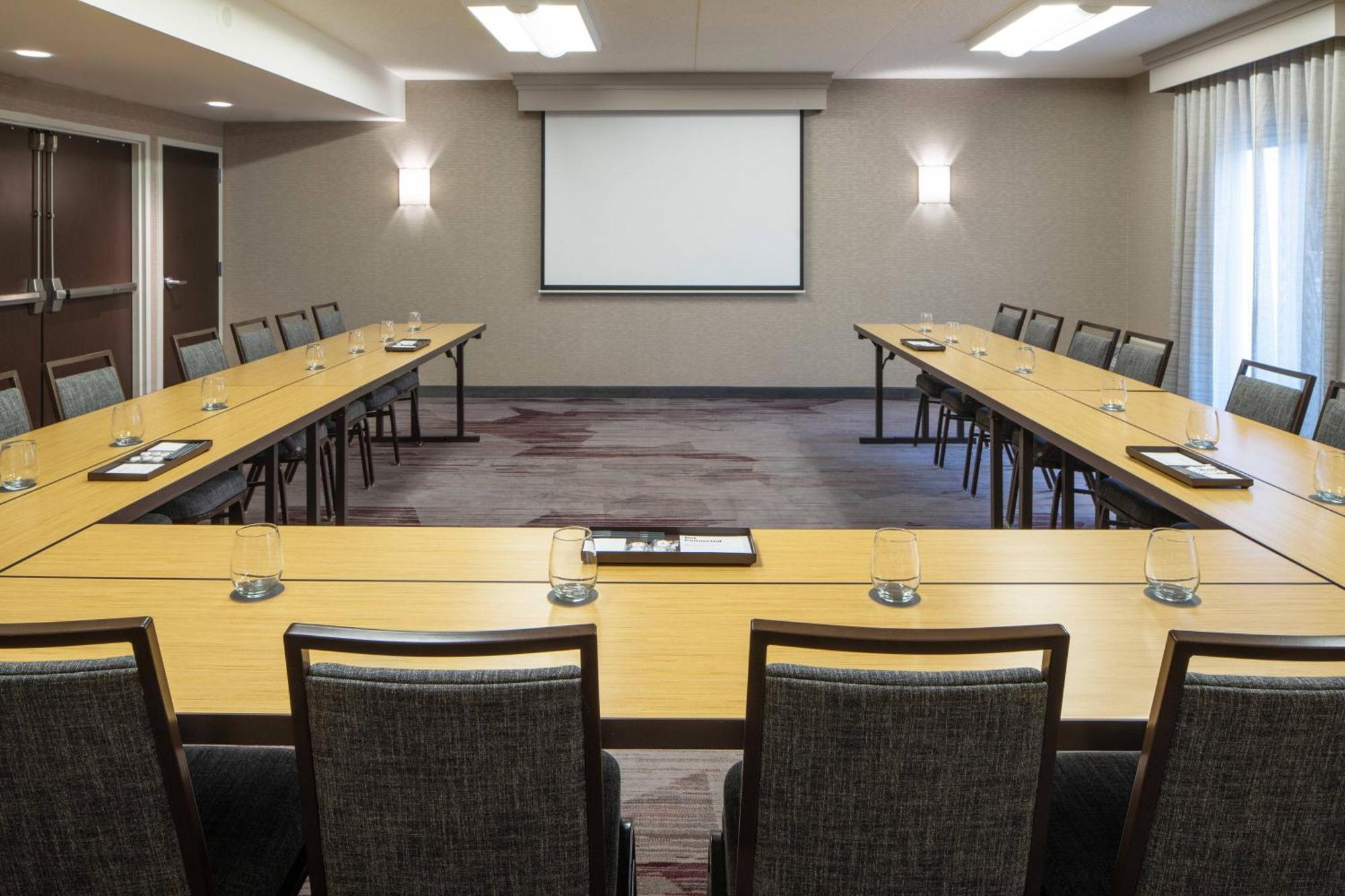 Courtyard By Marriott Dulles Airport Herndon/Reston Exterior photo