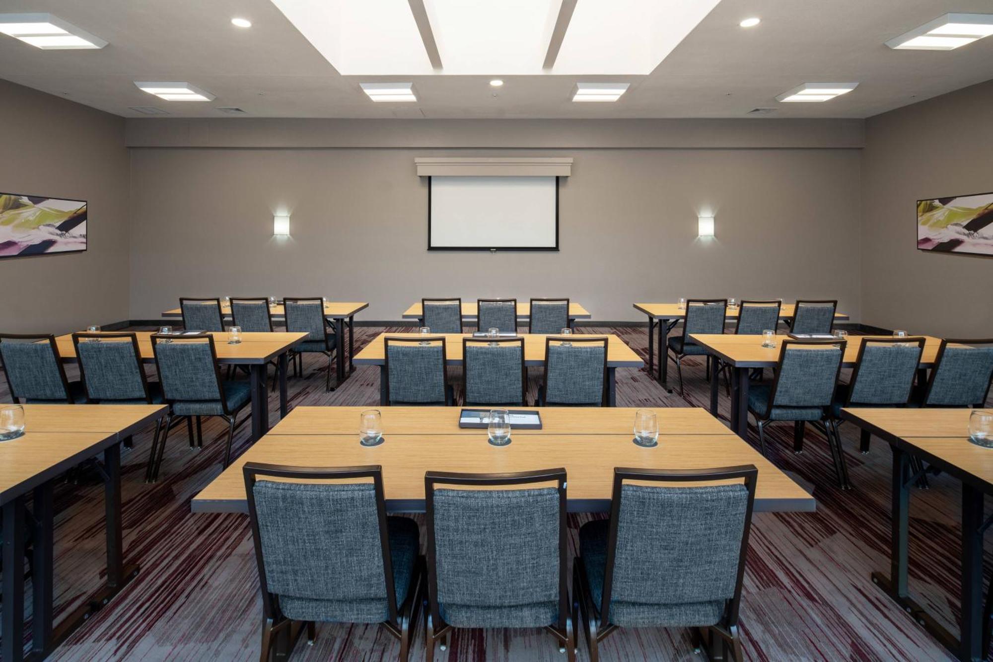 Courtyard By Marriott Dulles Airport Herndon/Reston Exterior photo