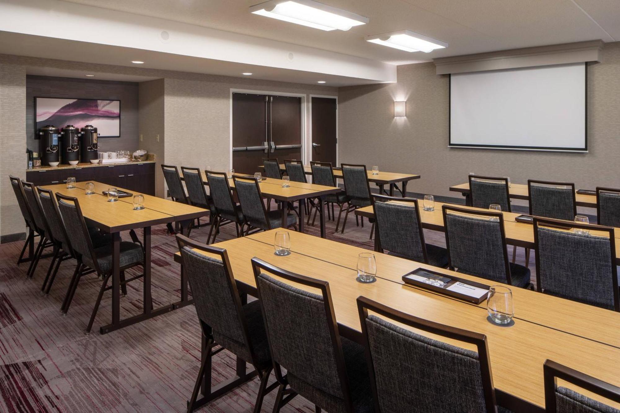 Courtyard By Marriott Dulles Airport Herndon/Reston Exterior photo