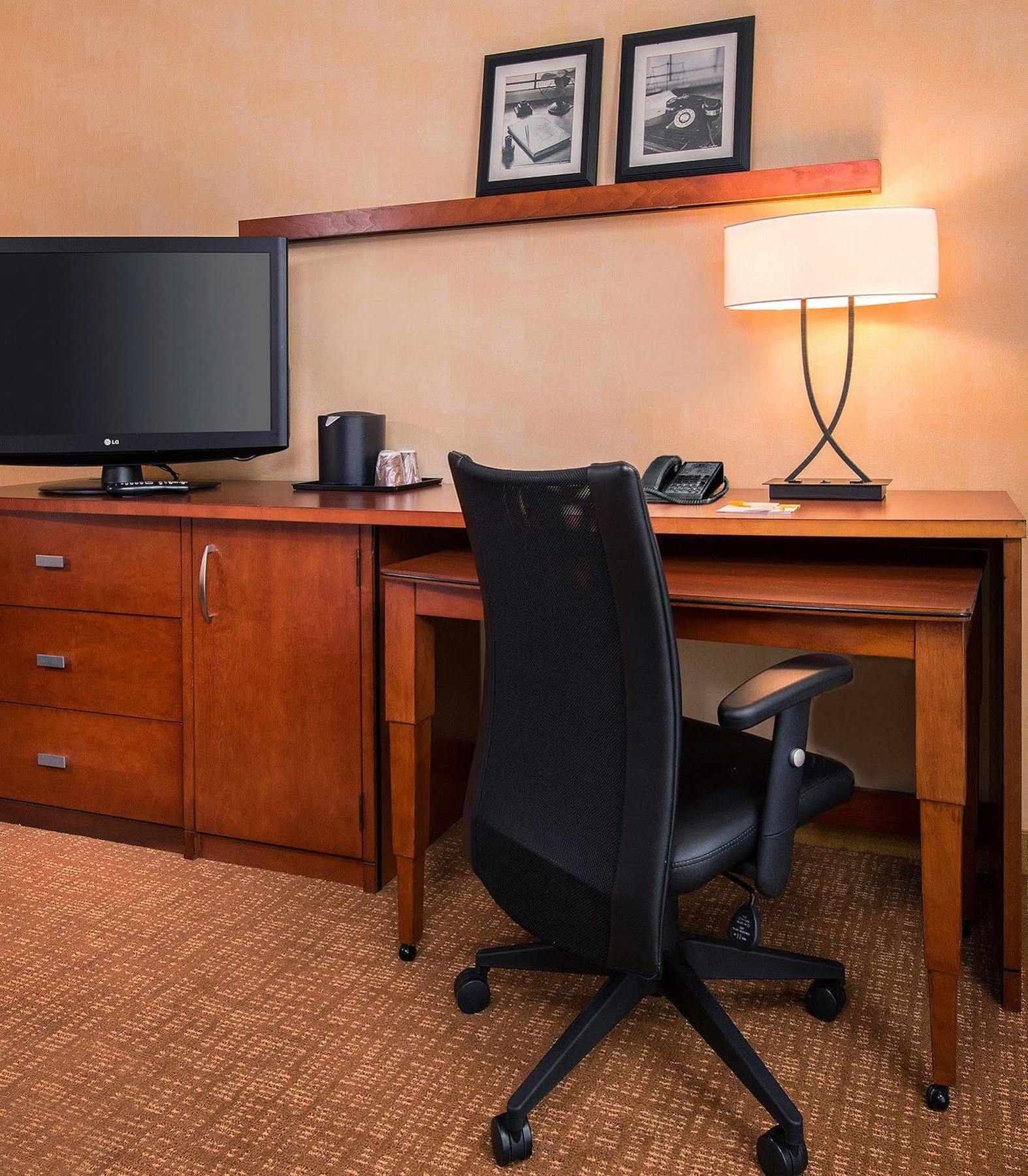 Courtyard By Marriott Dulles Airport Herndon/Reston Exterior photo